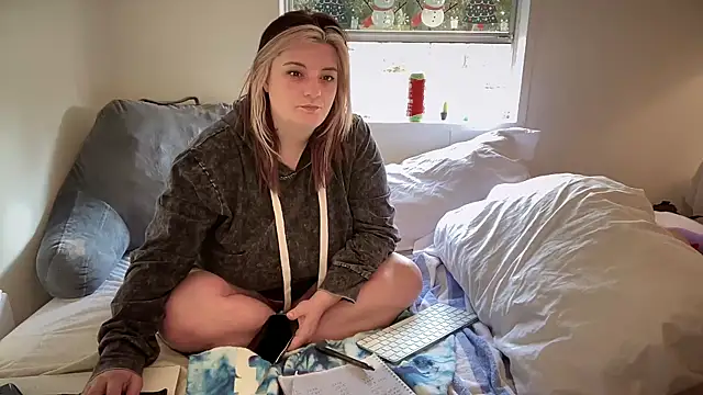 Snapshot of magicsparkles chatting on 14, 1, 2025 magicsparkles online show from 14, 1, 2025