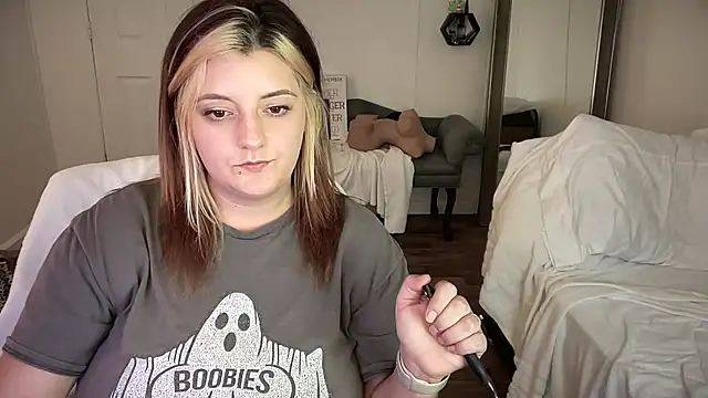 Snapshot of magicsparkles chatting on 18, 2, 2025 magicsparkles online show from 18, 2, 2025