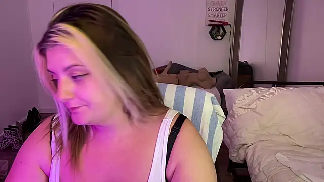 Snapshot of magicsparkles chatting on 14, 3, 2025 magicsparkles online show from 14, 3, 2025