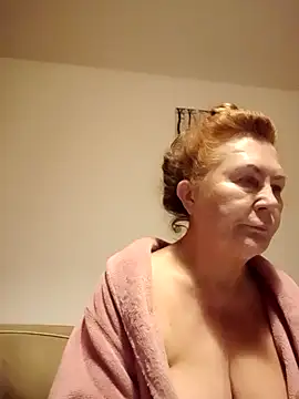 Hottie-Mom online show from 27, 9, 2025