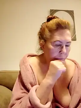 Hottie-Mom online show from 16, 4, 2026