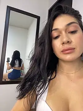 LaanaCooper online show from 4, 3, 2025