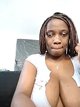 Snapshot of doucebrune chatting on 22, 5, 2026 doucebrune online show from 22, 5, 2026