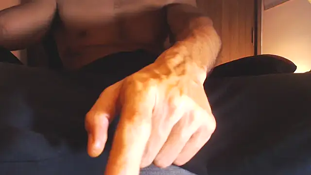 Snapshot of ErosFindomKing chatting on 8, 4, 2026 ErosFindomKing online show from 8, 4, 2026