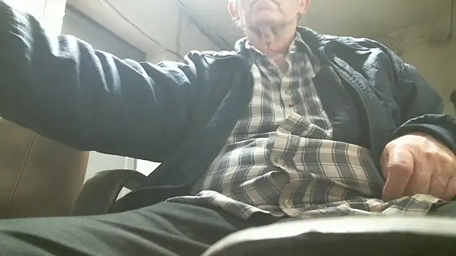 Snapshot of HaraldGermany chatting on 17, 12, 2025 HaraldGermany online show from 17, 12, 2025