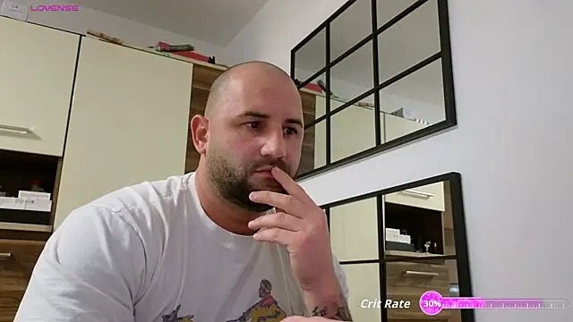 Snapshot of moonjoey chatting on 13, 11, 2025 moonjoey online show from 13, 11, 2025