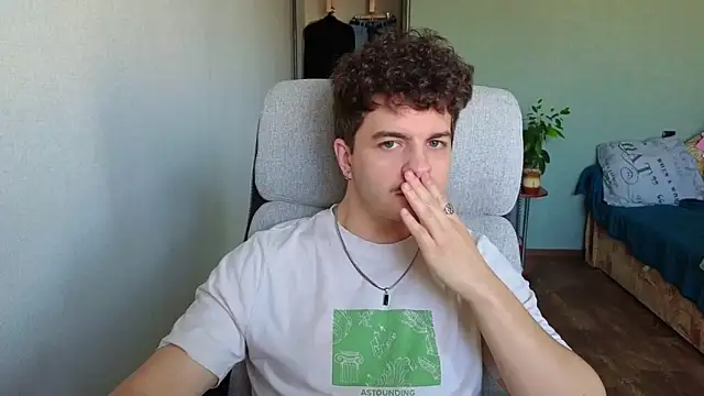 Snapshot of Remy_Miles chatting on 3, 4, 2026 Remy Miles online show from 3, 4, 2026