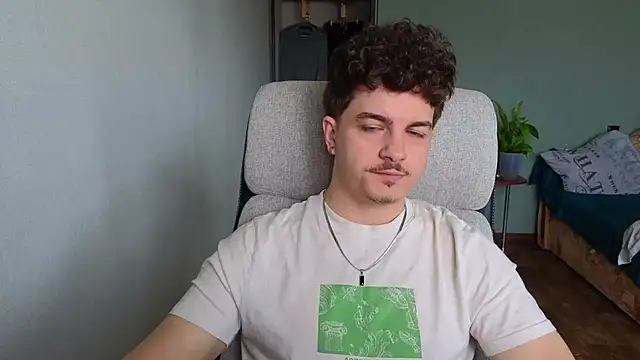 Snapshot of Remy_Miles chatting on 24, 4, 2026 Remy Miles online show from 24, 4, 2026