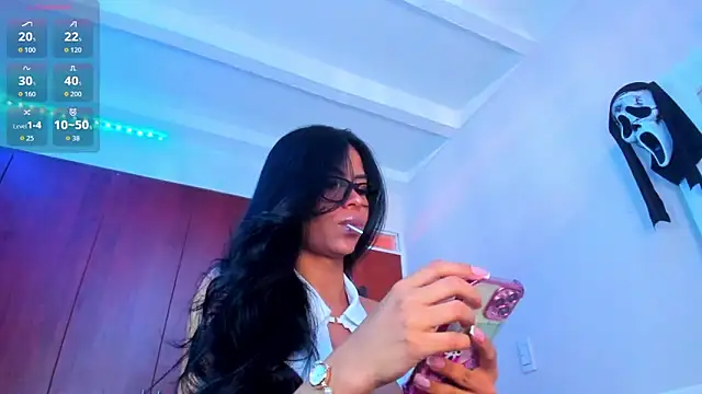 Snapshot of divinesalome chatting on 4, 10, 2025 divinesalome online show from 4, 10, 2025