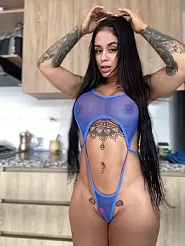 Snapshot of LaraHenao chatting on 12, 11, 2025 LaraHenao online show from 12, 11, 2025