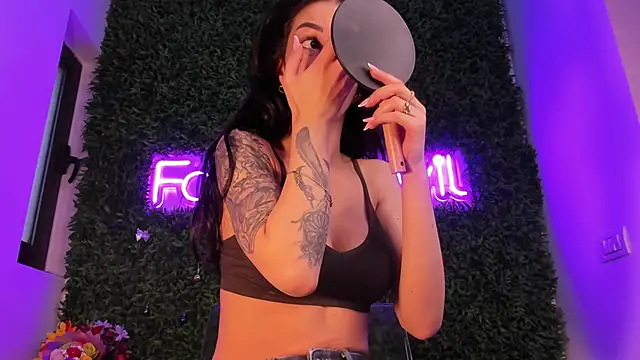 realhotfallingdevil online show from 19, 3, 2026