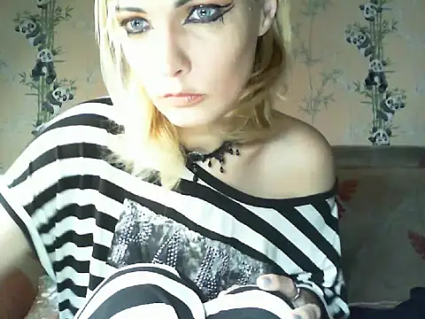 Snapshot of WildMissNiks chatting on 21, 7, 2026 WildMissNiks online show from 21, 7, 2026