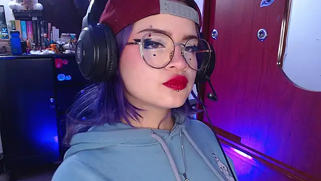 Snapshot of Raventh_ chatting on 4, 11, 2025 Raventh online show from 4, 11, 2025