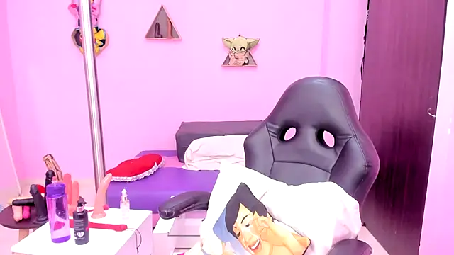 MATURE WHOR33 online show from 1, 3, 2025