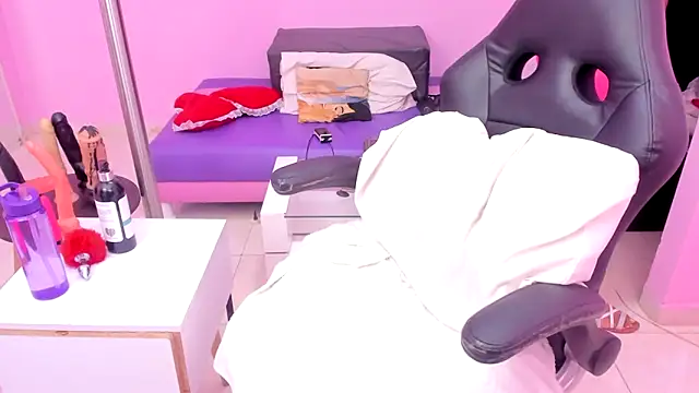 MATURE WHOR33 online show from 20, 3, 2025