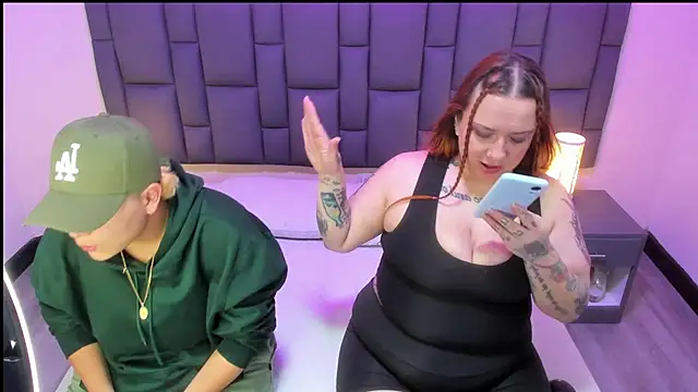 Snapshot of MiaYMolly chatting on 8, 3, 2025 MiaYMolly online show from 8, 3, 2025