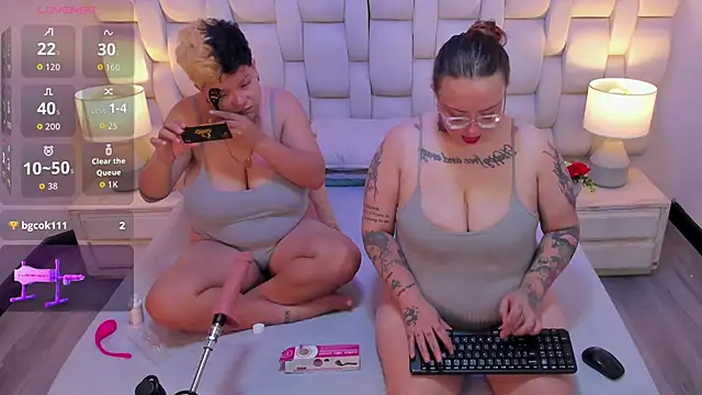 Snapshot of MiaYMolly chatting on 16, 10, 2025 MiaYMolly online show from 16, 10, 2025