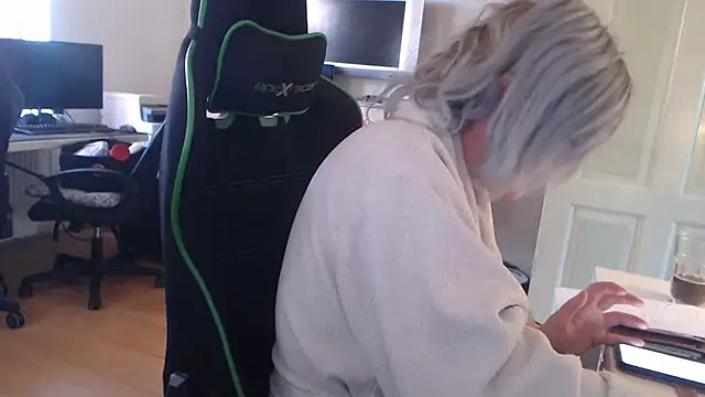 Snapshot of kathrin193 chatting on 18, 2, 2025 kathrin193 online show from 18, 2, 2025