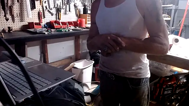 Snapshot of justinewe69 chatting on 28, 10, 2025 justinewe69 online show from 28, 10, 2025