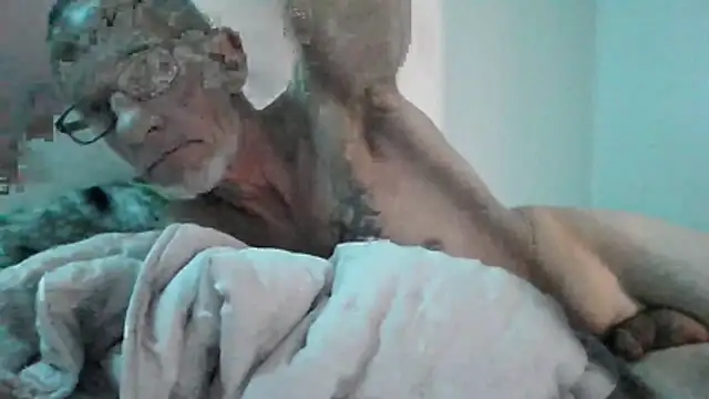 Snapshot of justinewe69 chatting on 6, 11, 2025 justinewe69 online show from 6, 11, 2025