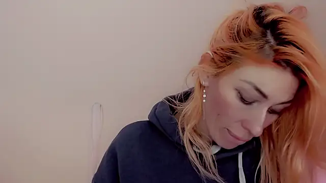 Snapshot of AnnieGOld_ chatting on 6, 1, 2025 AnnieGOld  online show from 6, 1, 2025