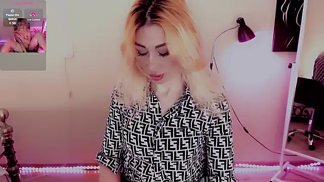 Snapshot of AnnieGOld_ chatting on 22, 2, 2025 AnnieGOld  online show from 22, 2, 2025