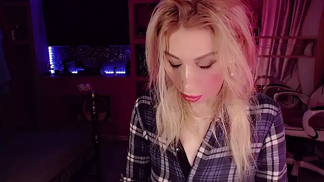 Snapshot of AnnieGOld_ chatting on 16, 9, 2025 AnnieGOld  online show from 16, 9, 2025