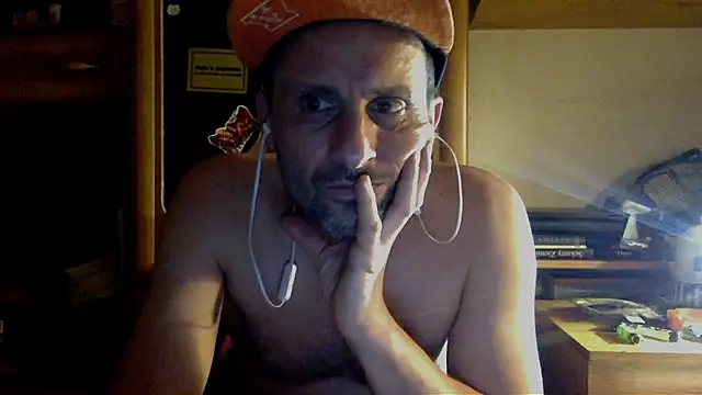 Snapshot of FireFox_Feel chatting on 8, 12, 2024 FireFox Feel online show from 8, 12, 2024