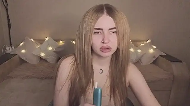 ViolettaLopez online show from 13, 11, 2025