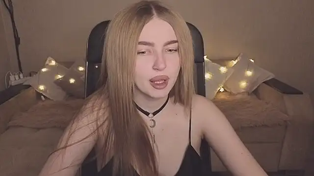 ViolettaLopez online show from 28, 11, 2025