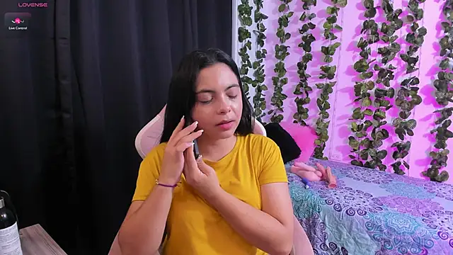 Snapshot of ashley_morgan_18 chatting on 6, 11, 2025 ashley morgan 18 online show from 6, 11, 2025