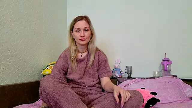Snapshot of ModelEva chatting on 27, 3, 2026 ModelEva online show from 27, 3, 2026