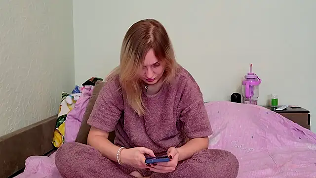 Snapshot of ModelEva chatting on 11, 4, 2026 ModelEva online show from 11, 4, 2026