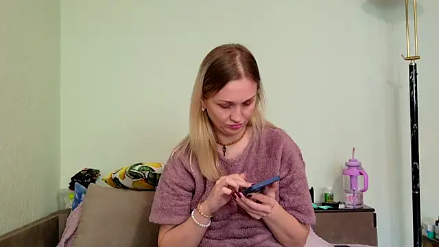 Snapshot of ModelEva chatting on 17, 4, 2026 ModelEva online show from 17, 4, 2026