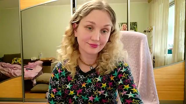 Snapshot of ModelEva chatting on 25, 4, 2026 ModelEva online show from 25, 4, 2026