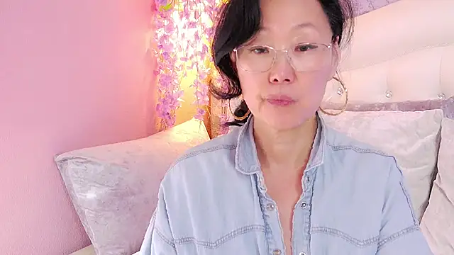 Snapshot of Asian_legs chatting on 4, 5, 2026 Asian legs online show from 4, 5, 2026