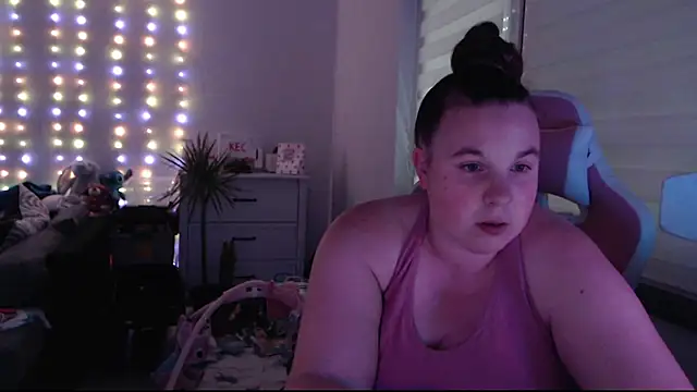 Snapshot of AureliaWinter chatting on 4, 8, 2026 AureliaWinter online show from 4, 8, 2026
