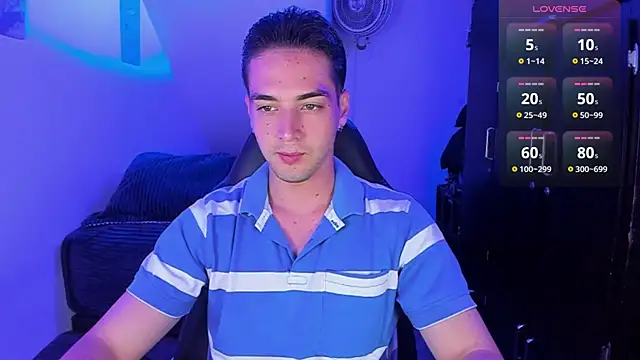 Snapshot of Alex_smith00 chatting on 21, 12, 2024 Alex smith00 online show from 21, 12, 2024