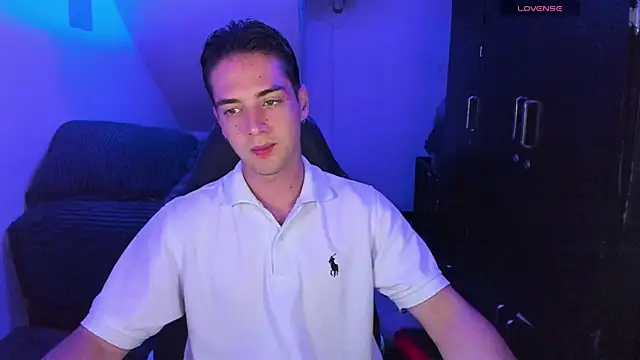 Snapshot of Alex_smith00 chatting on 29, 12, 2024 Alex smith00 online show from 29, 12, 2024