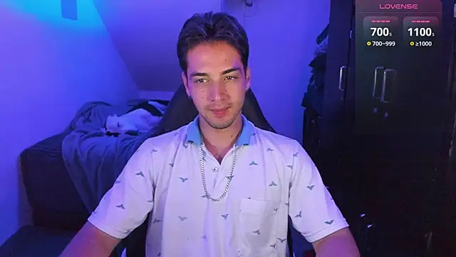 Snapshot of Alex_smith00 chatting on 5, 1, 2025 Alex smith00 online show from 5, 1, 2025