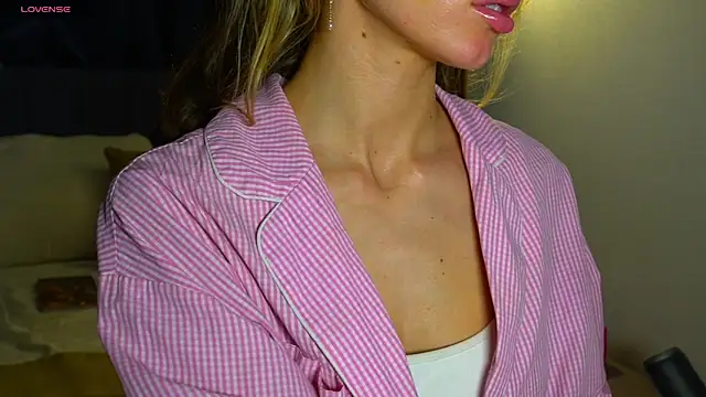 Snapshot of Danielle_Thomas chatting on 27, 3, 2026 Danielle Thomas online show from 27, 3, 2026