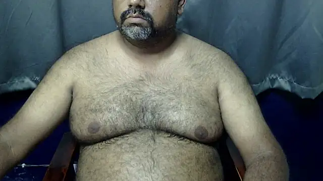 Snapshot of hairysubcub_70 chatting on 6, 5, 2026 hairysubcub 70 online show from 6, 5, 2026