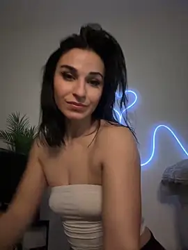 Snapshot of OIivia chatting on 6, 3, 2025 OIivia online show from 6, 3, 2025