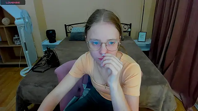 Snapshot of CharmedDoll chatting on 20, 6, 2026 CharmedDoll online show from 20, 6, 2026