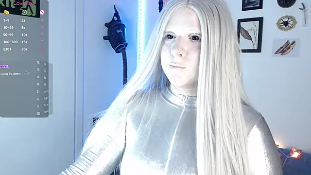 auroralatexprincess online show from 28, 10, 2025