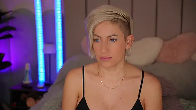 VickySecret96 online show from 5, 12, 2025