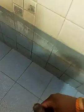 Snapshot of dinesh682 chatting on 24, 11, 2025 dinesh682 online show from 24, 11, 2025