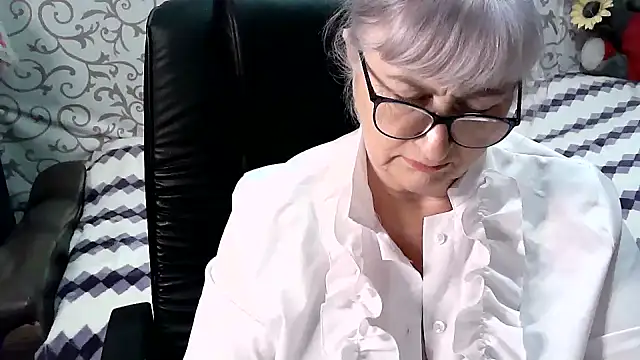 Snapshot of LolkaAlyss chatting on 5, 3, 2025 LolkaAlyss online show from 5, 3, 2025