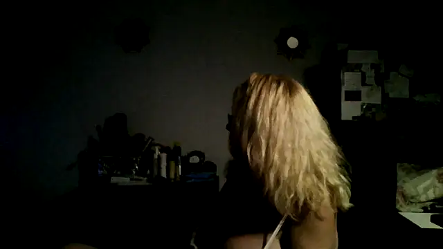 Snapshot of XTRAHORNYONE chatting on 5, 10, 2025 XTRAHORNYONE online show from 5, 10, 2025