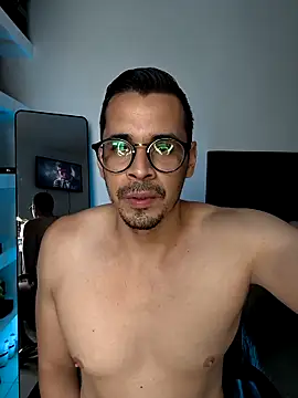 Snapshot of towers_j chatting on 29, 10, 2025 towers j online show from 29, 10, 2025